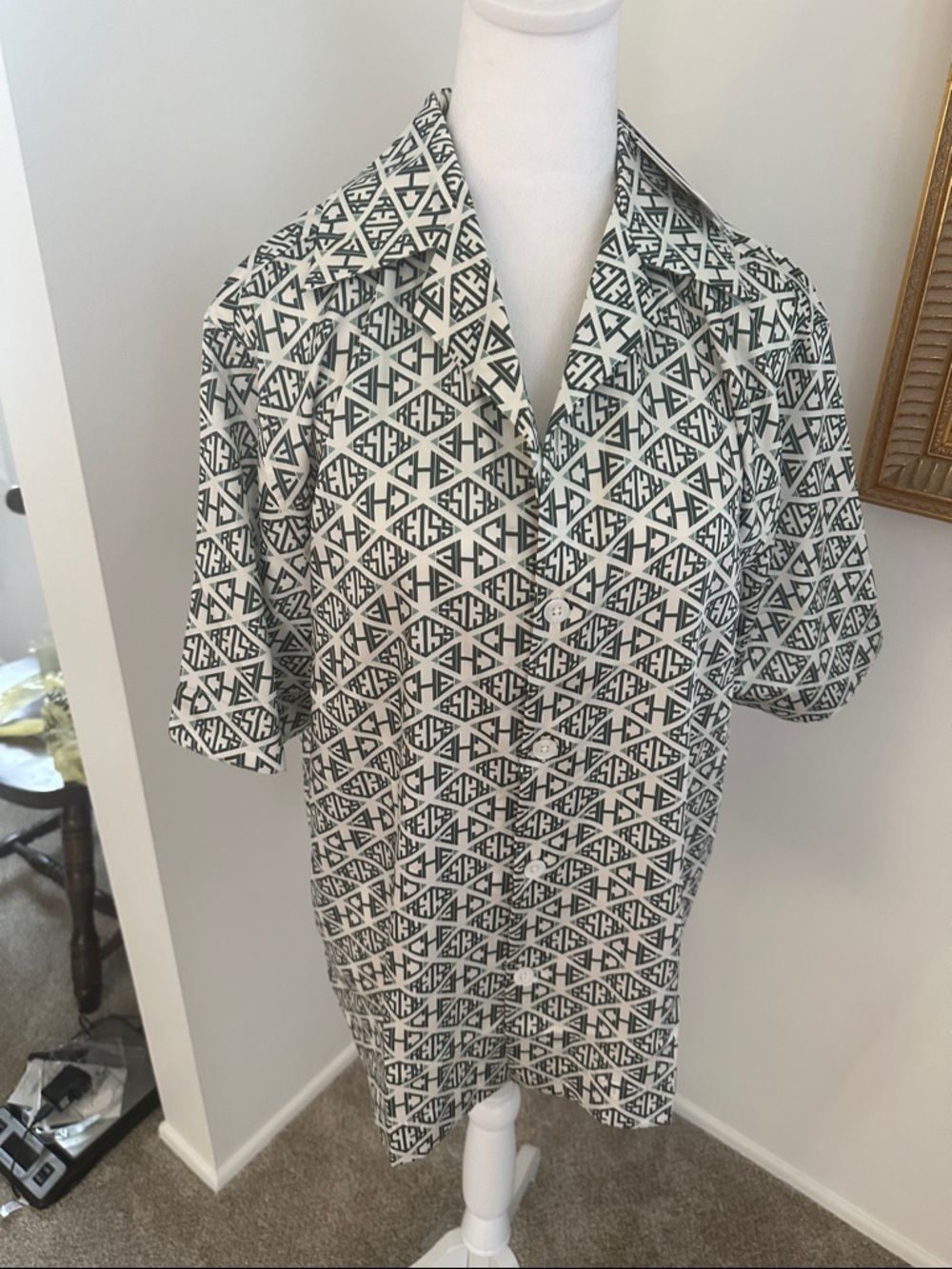Reiss CHE’Men's Short-Sleeve Geometric Print Shirt in White and Dark Green small